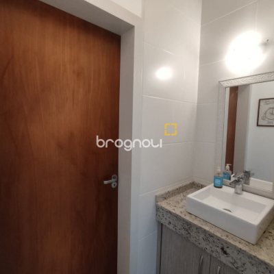 Apartamento com 141m², 3 quartos (sendo 1 suíte), 2 garagens, no bairro Canasvieiras em Florianópolis