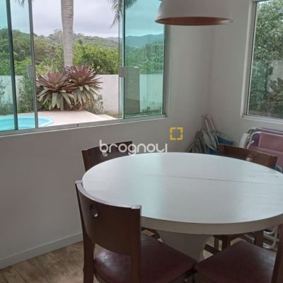 Casa com 232m², 2 quartos (sendo 1 suíte), 7 garagens, no bairro Lagoa da Conceição em Florianópolis