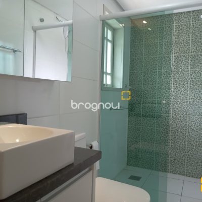 Casa com 232m², 2 quartos (sendo 1 suíte), 7 garagens, no bairro Lagoa da Conceição em Florianópolis