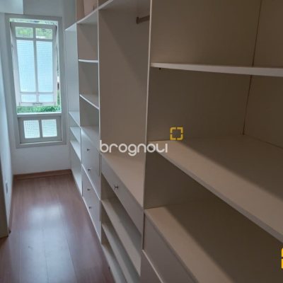 Casa com 232m², 2 quartos (sendo 1 suíte), 7 garagens, no bairro Lagoa da Conceição em Florianópolis