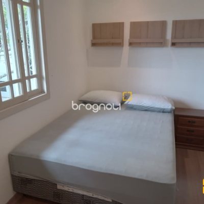 Casa com 232m², 2 quartos (sendo 1 suíte), 7 garagens, no bairro Lagoa da Conceição em Florianópolis