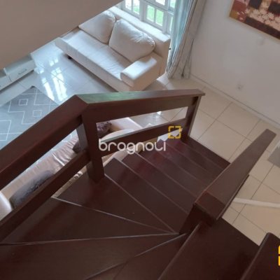 Casa com 232m², 2 quartos (sendo 1 suíte), 7 garagens, no bairro Lagoa da Conceição em Florianópolis