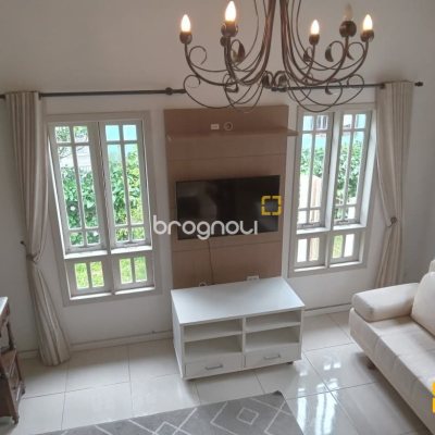 Casa com 232m², 2 quartos (sendo 1 suíte), 7 garagens, no bairro Lagoa da Conceição em Florianópolis