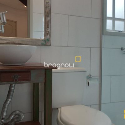 Casa com 232m², 2 quartos (sendo 1 suíte), 7 garagens, no bairro Lagoa da Conceição em Florianópolis