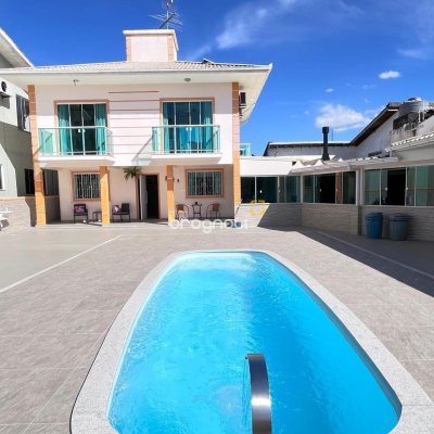 Casa com 325m², 3 quartos, 4 garagens, no bairro Jardim Cidade de Florianópolis em São José