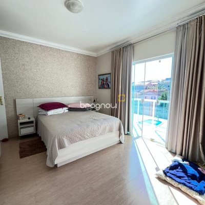 Casa com 325m², 3 quartos, 4 garagens, no bairro Jardim Cidade de Florianópolis em São José