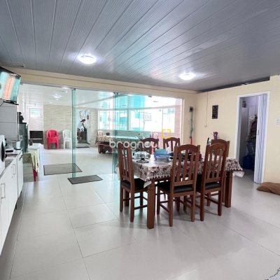 Casa com 325m², 3 quartos, 4 garagens, no bairro Jardim Cidade de Florianópolis em São José