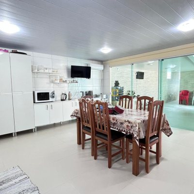 Casa com 325m², 3 quartos, 4 garagens, no bairro Jardim Cidade de Florianópolis em São José