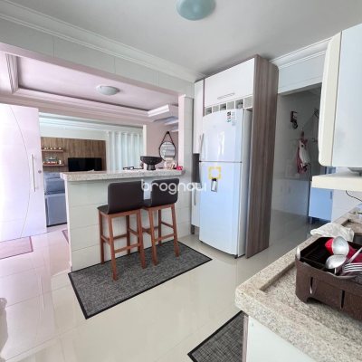 Casa com 325m², 3 quartos, 4 garagens, no bairro Jardim Cidade de Florianópolis em São José