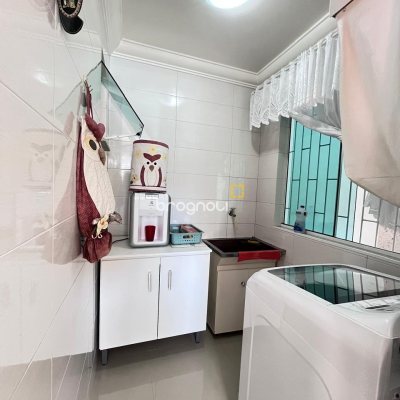 Casa com 325m², 3 quartos, 4 garagens, no bairro Jardim Cidade de Florianópolis em São José