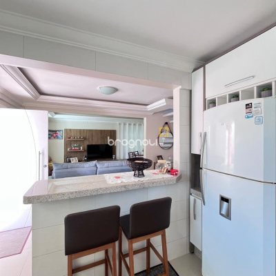 Casa com 325m², 3 quartos, 4 garagens, no bairro Jardim Cidade de Florianópolis em São José