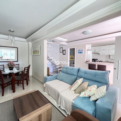 Casa com 325m², 3 quartos, 4 garagens, no bairro Jardim Cidade de Florianópolis em São José