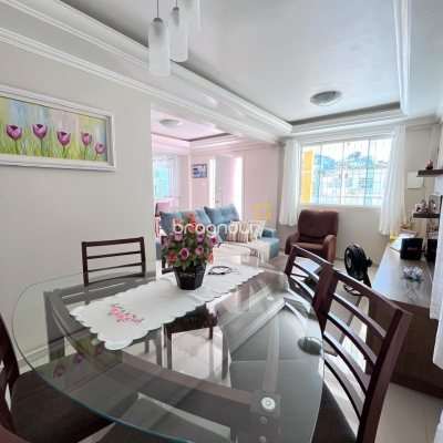 Casa com 325m², 3 quartos, 4 garagens, no bairro Jardim Cidade de Florianópolis em São José