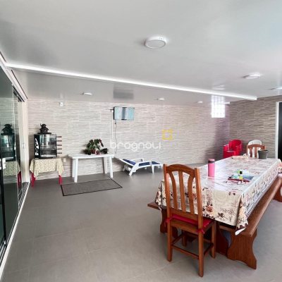 Casa com 325m², 3 quartos, 4 garagens, no bairro Jardim Cidade de Florianópolis em São José