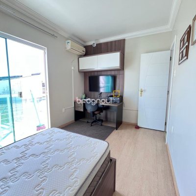 Casa com 325m², 3 quartos, 4 garagens, no bairro Jardim Cidade de Florianópolis em São José
