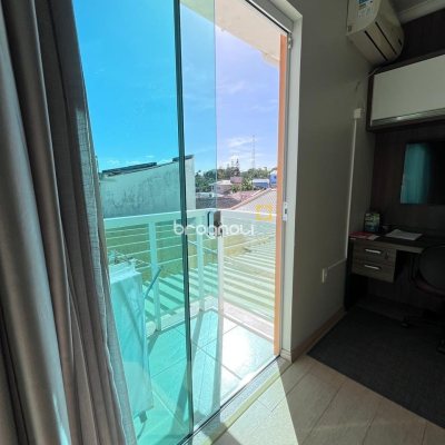 Casa com 325m², 3 quartos, 4 garagens, no bairro Jardim Cidade de Florianópolis em São José