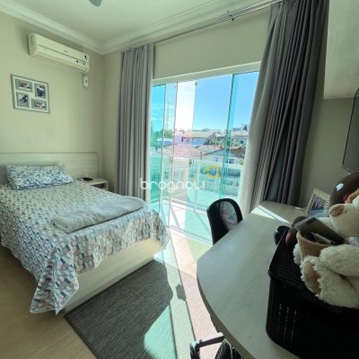 Casa com 325m², 3 quartos, 4 garagens, no bairro Jardim Cidade de Florianópolis em São José