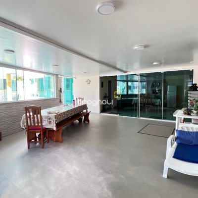 Casa com 325m², 3 quartos, 4 garagens, no bairro Jardim Cidade de Florianópolis em São José