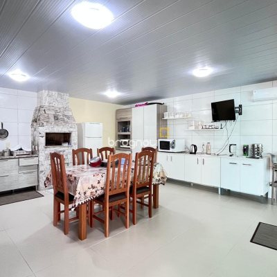 Casa com 325m², 3 quartos, 4 garagens, no bairro Jardim Cidade de Florianópolis em São José