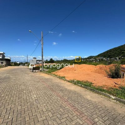 Terreno com 450m², no bairro Saco Grande em Florianópolis