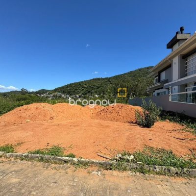 Terreno com 450m², no bairro Saco Grande em Florianópolis