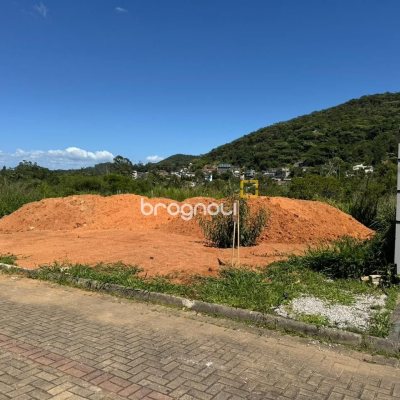 Terreno com 450m², no bairro Saco Grande em Florianópolis