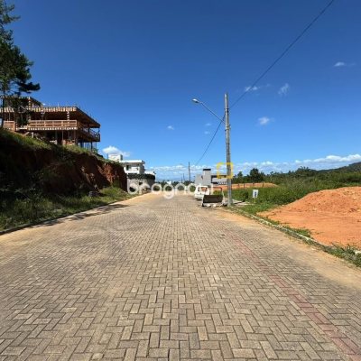 Terreno com 450m², no bairro Saco Grande em Florianópolis