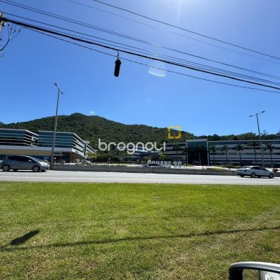 Terreno com 450m², no bairro Saco Grande em Florianópolis