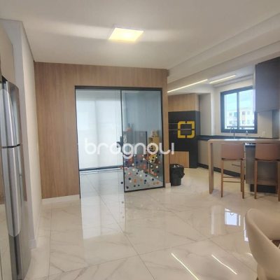 Apartamento com 71m², 2 quartos (sendo 1 suíte), 2 garagens, no bairro Coqueiros em Florianópolis