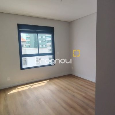 Apartamento com 71m², 2 quartos (sendo 1 suíte), 2 garagens, no bairro Coqueiros em Florianópolis
