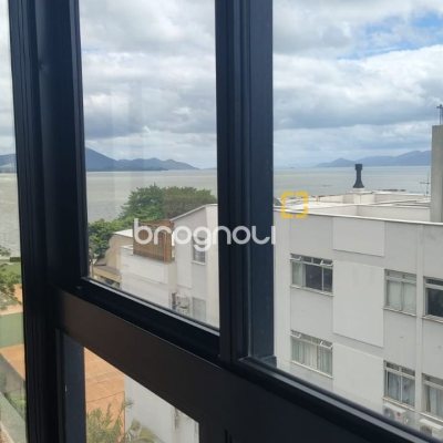 Apartamento com 86m², 3 quartos (sendo 2 suítes), 2 garagens, no bairro Coqueiros em Florianópolis