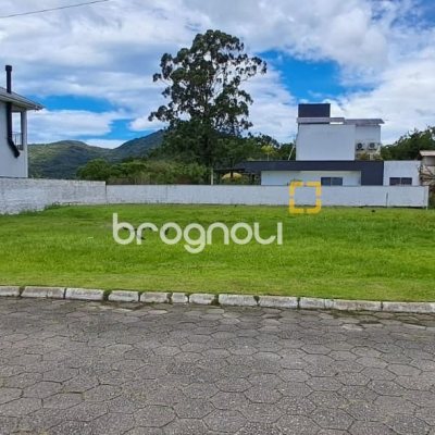 Terreno com 371m², no bairro Vargem Grande em Florianópolis