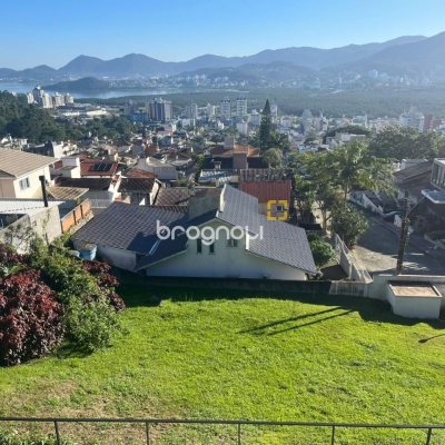 Terreno com 540m², no bairro Trindade em Florianópolis
