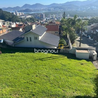 Terreno com 540m², no bairro Trindade em Florianópolis