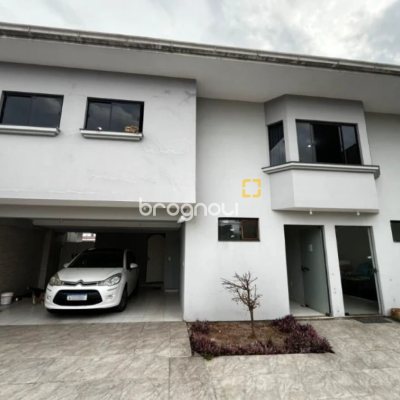Casa com 240m², 4 quartos (sendo 1 suíte), 2 garagens, no bairro Ponte do Imaruim em Palhoça