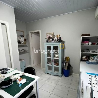 Casa com 240m², 4 quartos (sendo 1 suíte), 2 garagens, no bairro Ponte do Imaruim em Palhoça