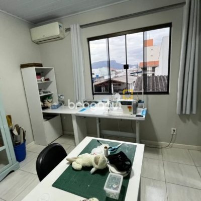 Casa com 240m², 4 quartos (sendo 1 suíte), 2 garagens, no bairro Ponte do Imaruim em Palhoça