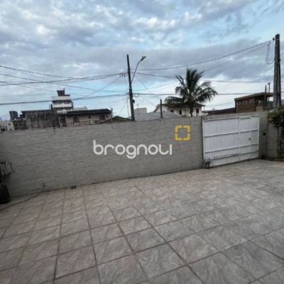 Casa com 240m², 4 quartos (sendo 1 suíte), 2 garagens, no bairro Ponte do Imaruim em Palhoça