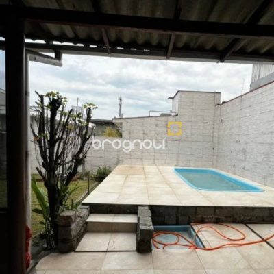 Casa com 240m², 4 quartos (sendo 1 suíte), 2 garagens, no bairro Ponte do Imaruim em Palhoça