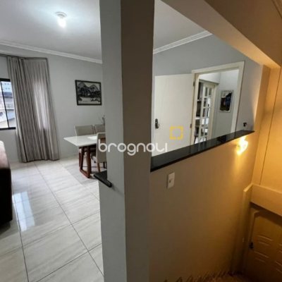Casa com 240m², 4 quartos (sendo 1 suíte), 2 garagens, no bairro Ponte do Imaruim em Palhoça
