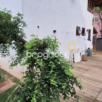 Casa com 310m², 4 quartos (sendo 1 suíte), 4 garagens, no bairro Campeche em Florianópolis
