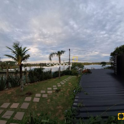 Casa com 310m², 4 quartos (sendo 1 suíte), 4 garagens, no bairro Campeche em Florianópolis