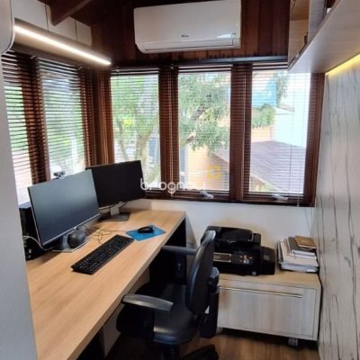 Casa com 310m², 4 quartos (sendo 1 suíte), 4 garagens, no bairro Campeche em Florianópolis