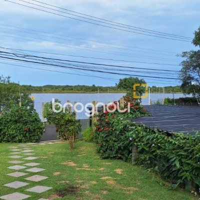 Casa com 310m², 4 quartos (sendo 1 suíte), 4 garagens, no bairro Campeche em Florianópolis