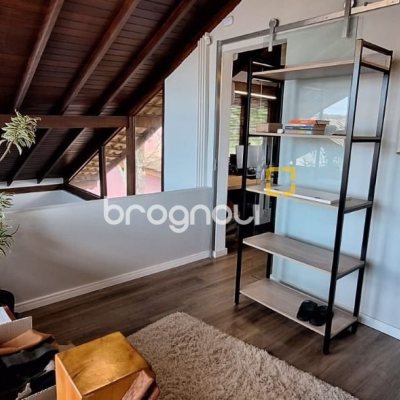 Casa com 310m², 4 quartos (sendo 1 suíte), 4 garagens, no bairro Campeche em Florianópolis