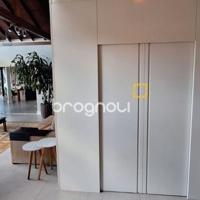 Casa com 310m², 4 quartos (sendo 1 suíte), 4 garagens, no bairro Campeche em Florianópolis