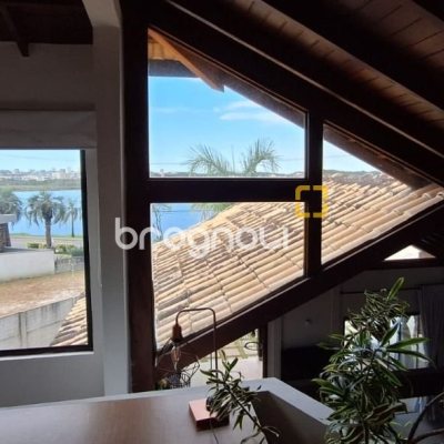 Casa com 310m², 4 quartos (sendo 1 suíte), 4 garagens, no bairro Campeche em Florianópolis