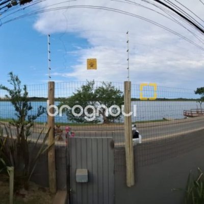 Casa com 310m², 4 quartos (sendo 1 suíte), 4 garagens, no bairro Campeche em Florianópolis