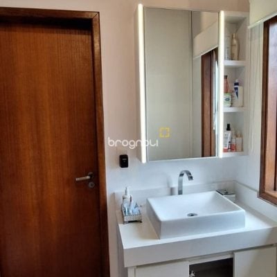 Casa com 310m², 4 quartos (sendo 1 suíte), 4 garagens, no bairro Campeche em Florianópolis