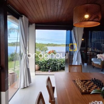Casa com 310m², 4 quartos (sendo 1 suíte), 4 garagens, no bairro Campeche em Florianópolis